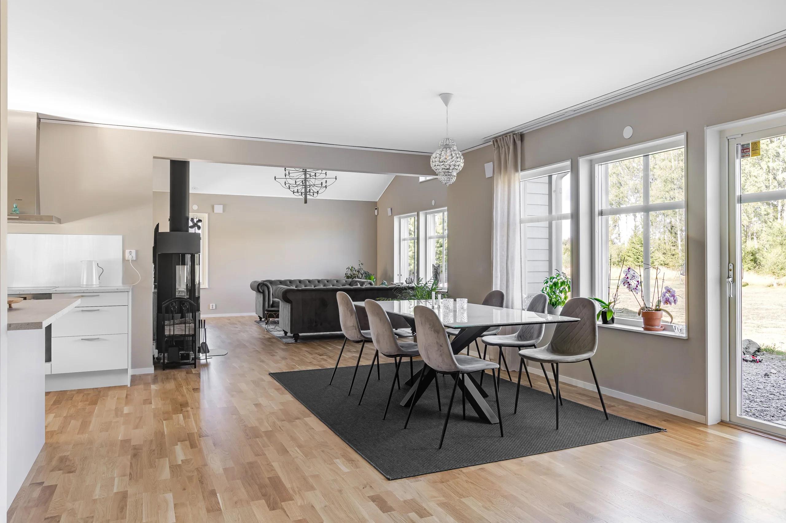 Hemma hos en familj i enplanshuset MOVE #105